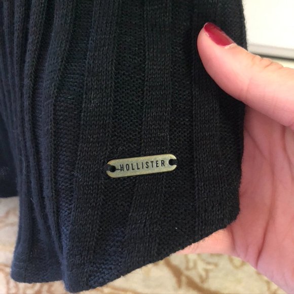 Small Black Hollister Halter Tank - Picture 4 of 5